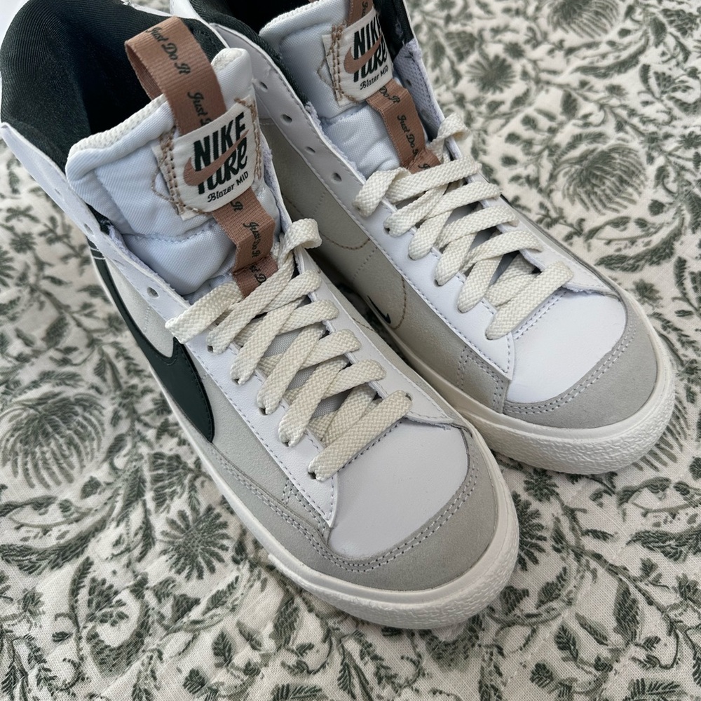 Nike Blazer ‘77 Mid — green/ ivory/ hemp boys 3.5 NEW
